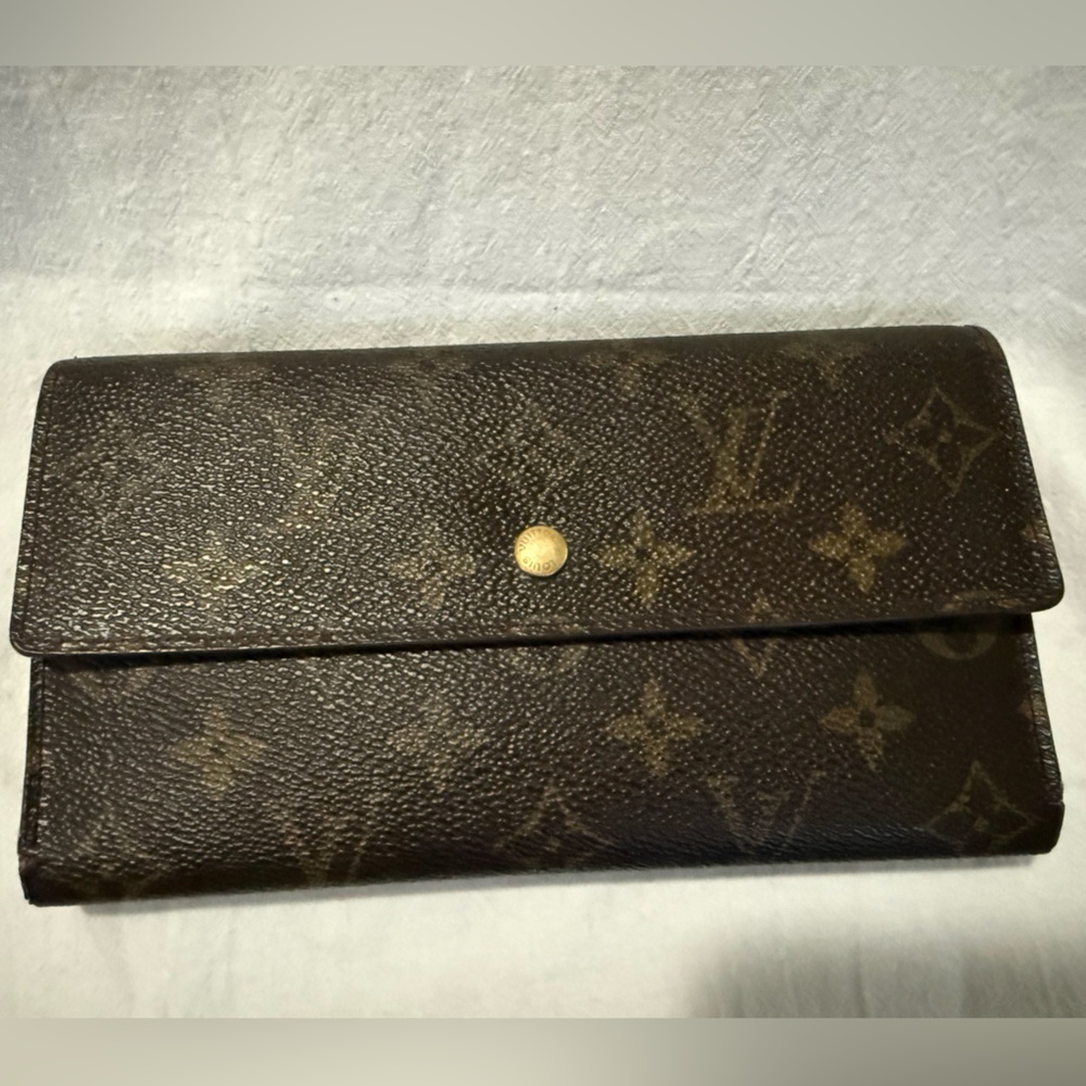 Louis Vuitton Monogram International Wallet